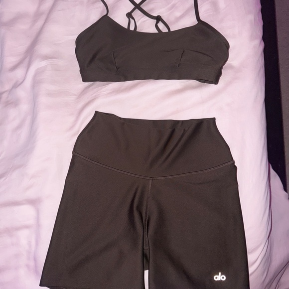 ALO Yoga airlift set in espresso - Picture 2 of 5